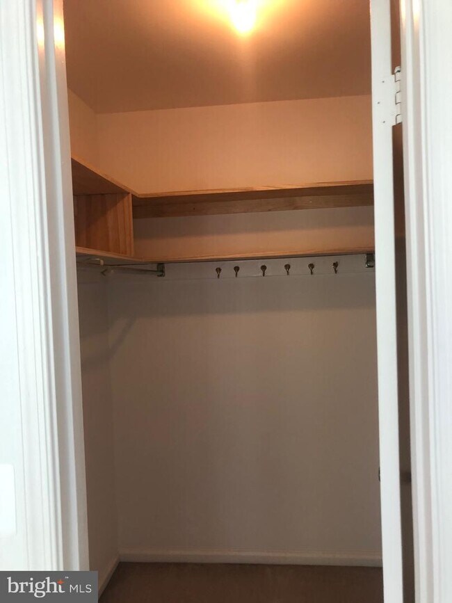 Foto del edificio - 771 Cherry Tree Ln