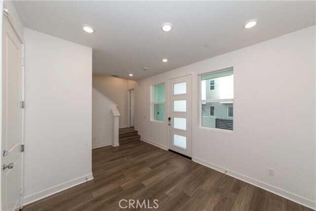 Building Photo - 262 Sash
