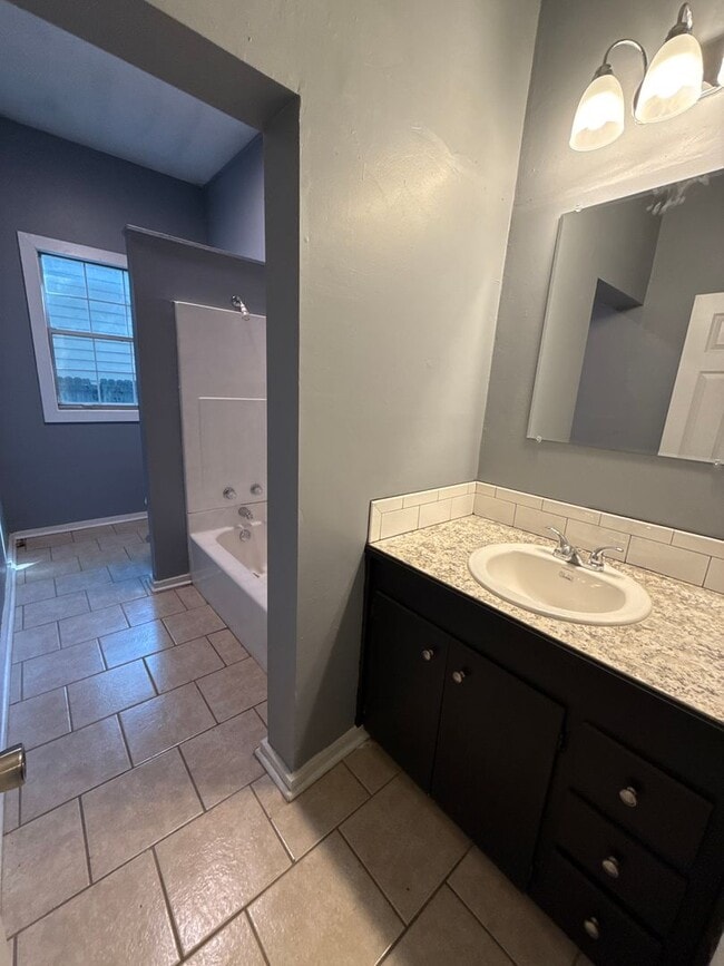 Building Photo - 610 Vine St