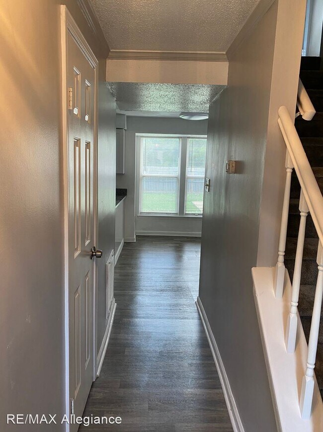 Building Photo - 4 br, 2.5 bath House - 1000 LARDER POST