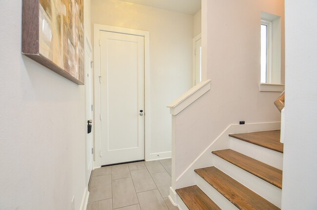 Building Photo - 5811 Fairdale Ln