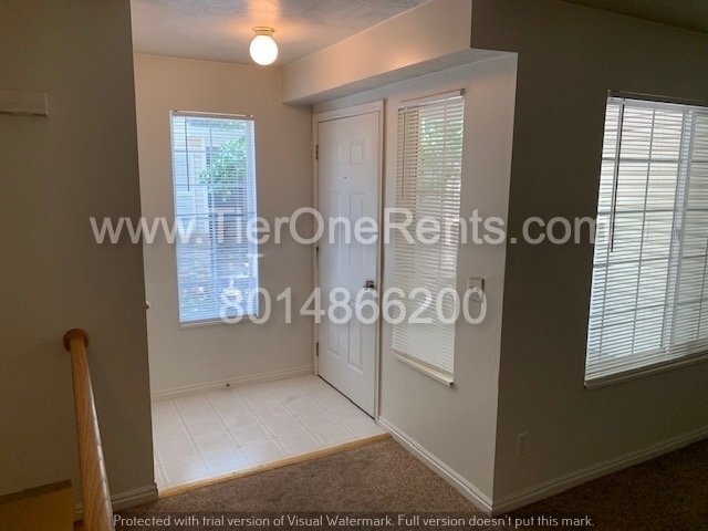 Building Photo - Move-in special: $500 off First months rent