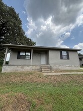 Building Photo - 227 College St