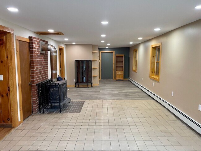 Building Photo - Charming 3BR House in Granville