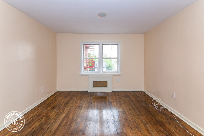 Building Photo - 91-32 195th St
