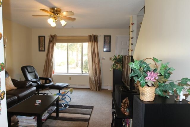 Fotografía del edificio - 238 Base Hill Rd