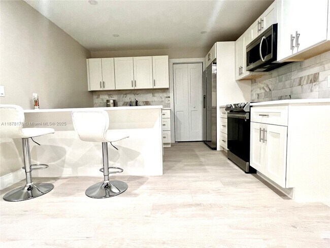 Foto del edificio - 318 SW 76th Terrace