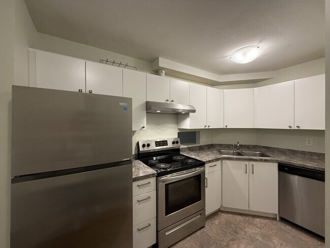 Building Photo - 9461-9461 College St