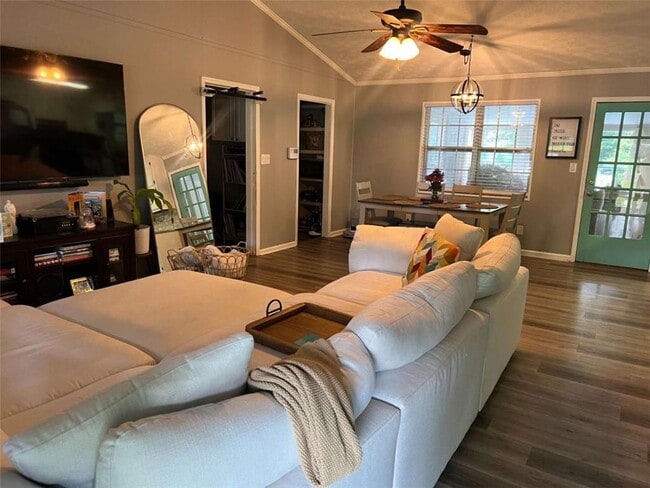 Building Photo - 130 Shaw Dr