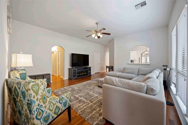 Foto del edificio - 6018 Lynwood Banks Ln