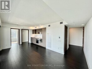 Building Photo - 19 Bathurst St