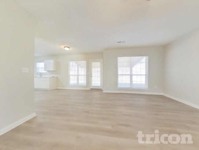 Foto del edificio - 5132 Meadows Lake Dr