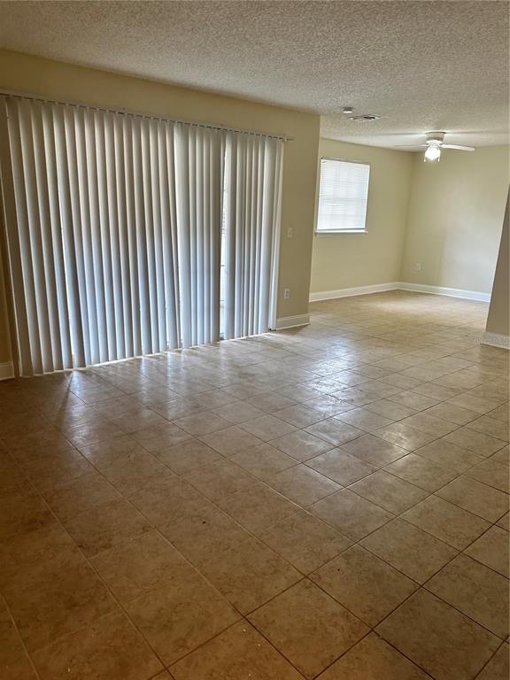 Building Photo - 4165 Versailles Dr