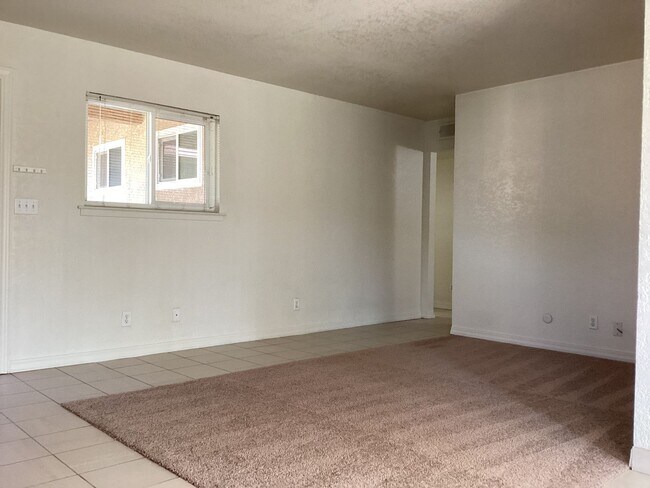 Foto del edificio - 4424-4426 E Dakota Ave