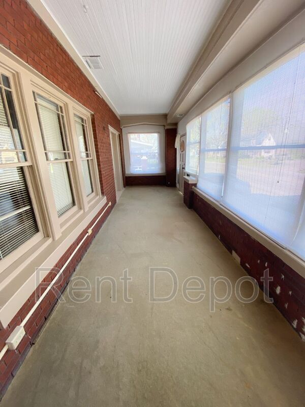 Building Photo - 529 S Kentucky Ave
