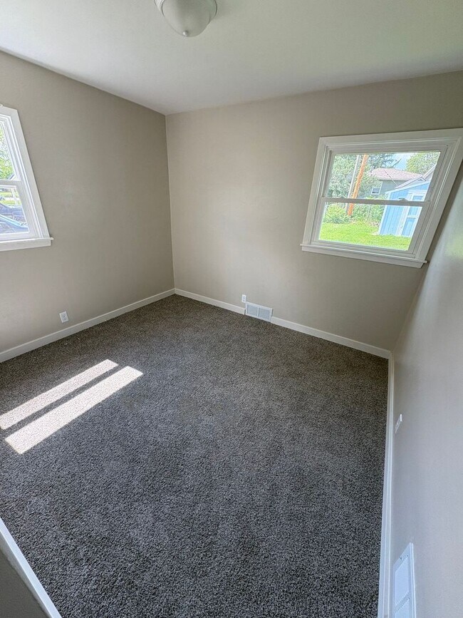 Foto del edificio - UPDATED 3 Bedroom 1 Bathroom single family home