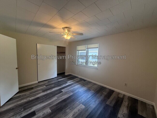 Building Photo - 4352 Sunray Rd