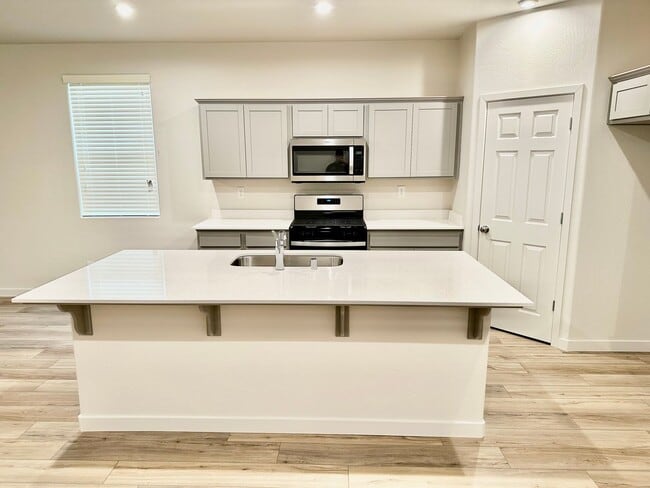 Building Photo - BRAND NEW 4/2 Century Home In Madera