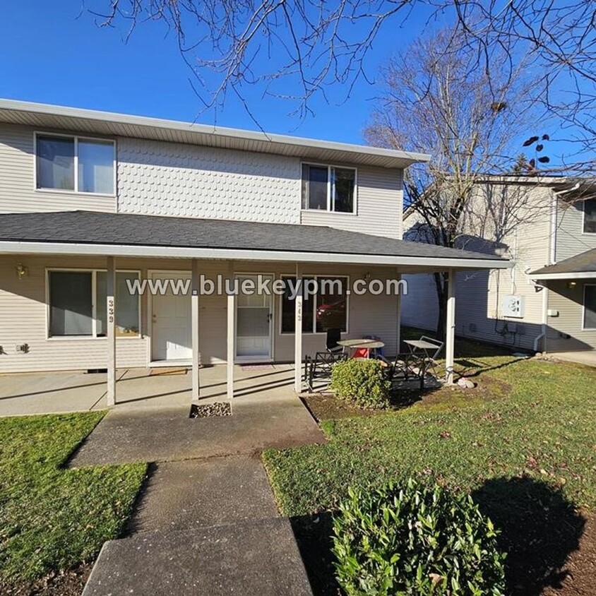 Primary Photo - 2 Bed, 1.5 Bath Townhome with Attached Gar...