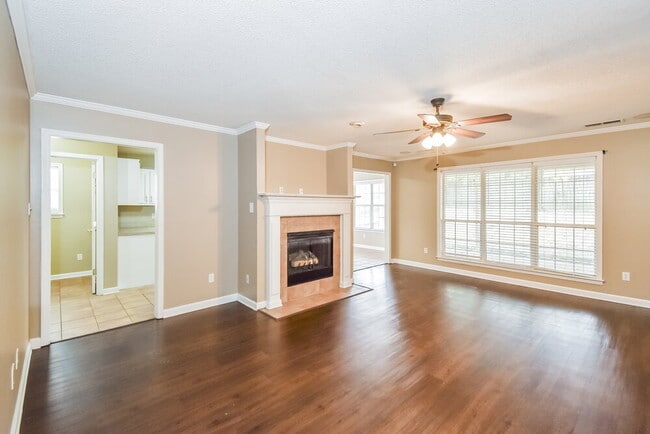 Building Photo - 455 Timber Way S