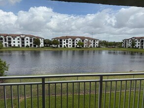 Building Photo - 9373 Fontainebleau Blvd