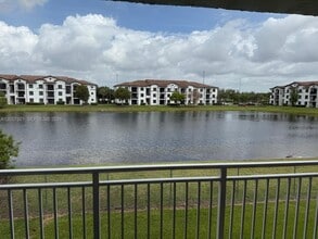 Building Photo - 9373 Fontainebleau Blvd