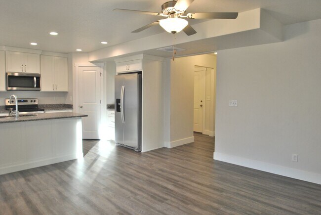 Foto del edificio - Conveniently Located North Logan Village Townhome | Near Utah State and Hospitals