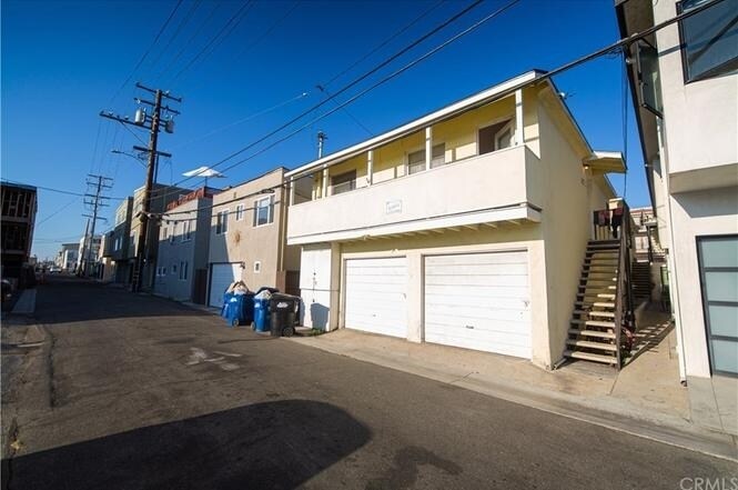Primary Photo - 825 Manhattan Ave