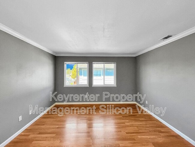Building Photo - 547 Groth Pl