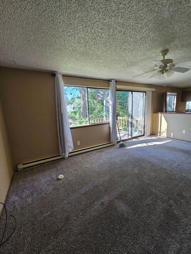 Foto del edificio - PRELEASING AUGUST 2026: 4 bedroom, 2.5 bathroom House