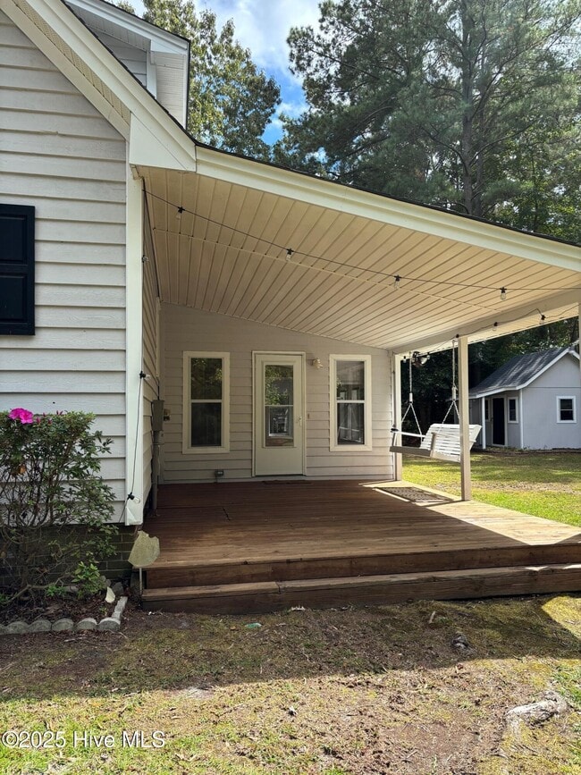 Building Photo - 609 River Hill Dr