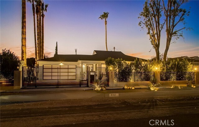 Foto del edificio - 8161 Encino Ave