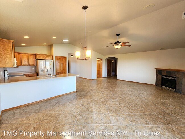 Building Photo - 3 br, 2 bath House - 2680 Sandpiper Loop