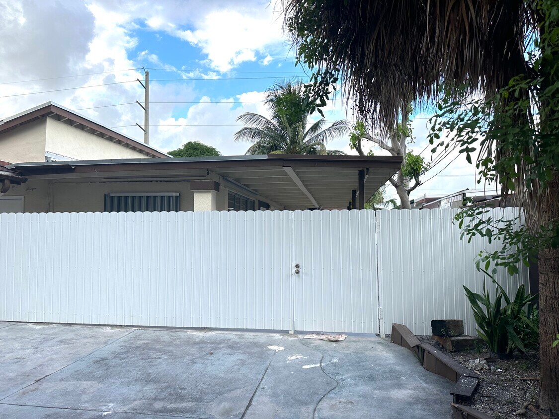 Foto principal - 4763 NW 3rd St