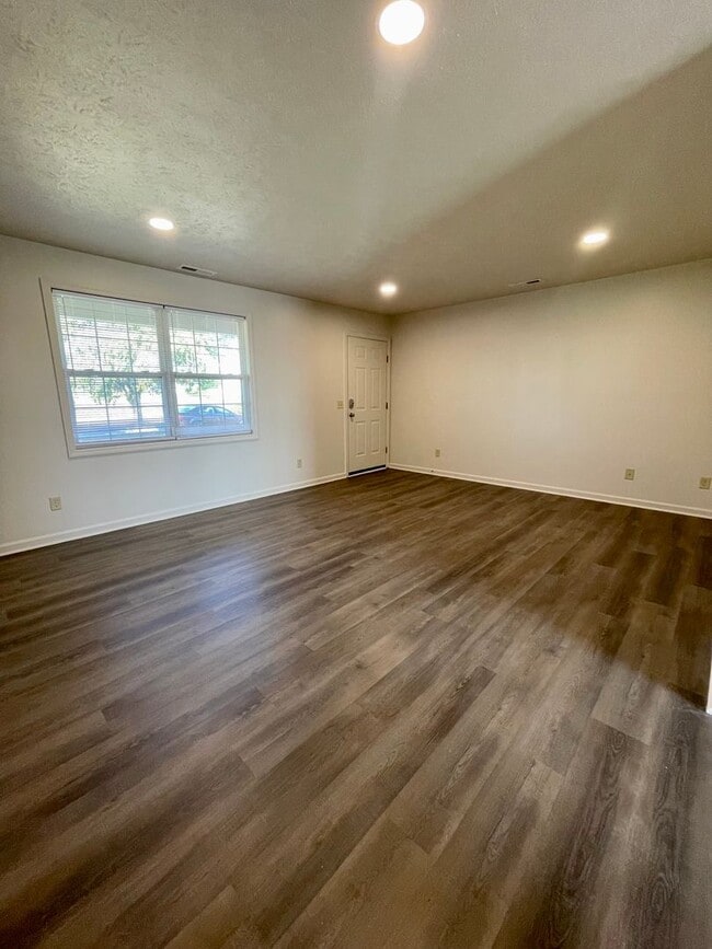 Building Photo - Apartment for Rent in Bridgewater