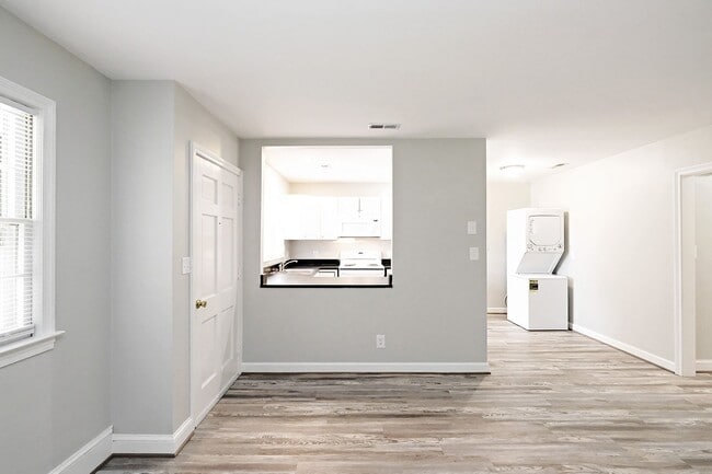Building Photo - Move-in Ready, Renovated Duplex Just Off Rio Rd & Near Pen Park