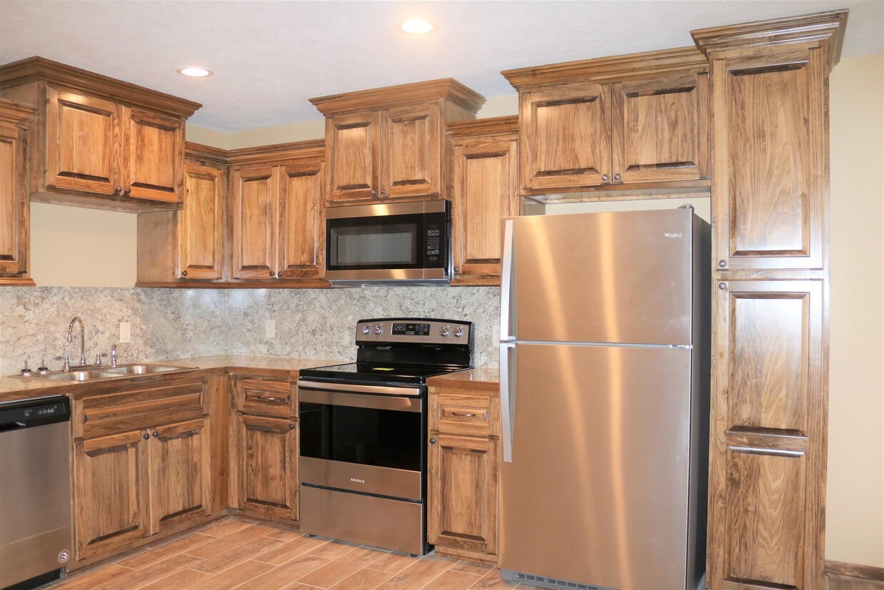 1063 Shellie Ln Unit 8, Moss Bluff, LA 70611 Room for Rent in Moss