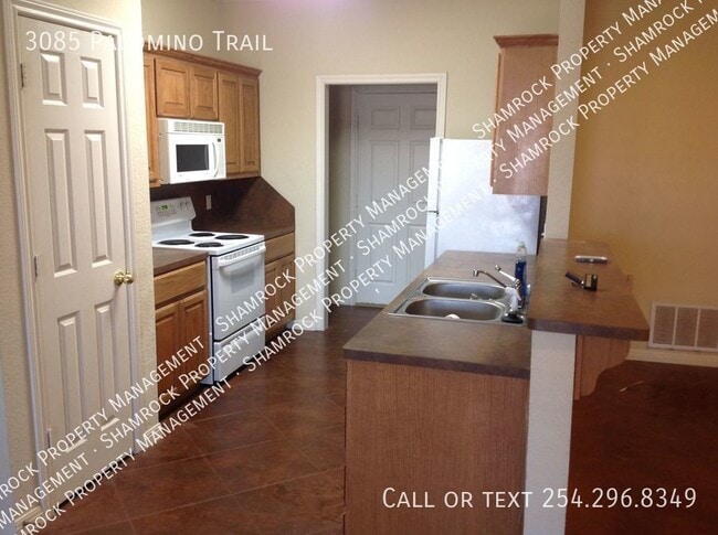 Building Photo - Duplex in Surrey Ridge!