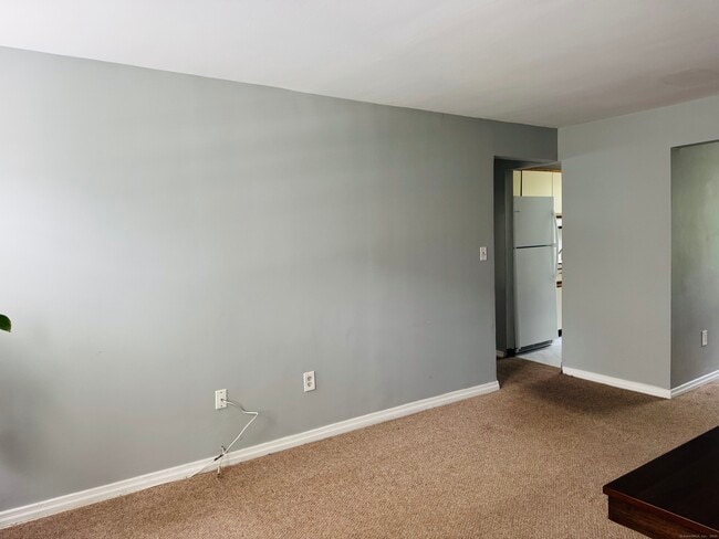 Building Photo - 9 Clarmore Dr