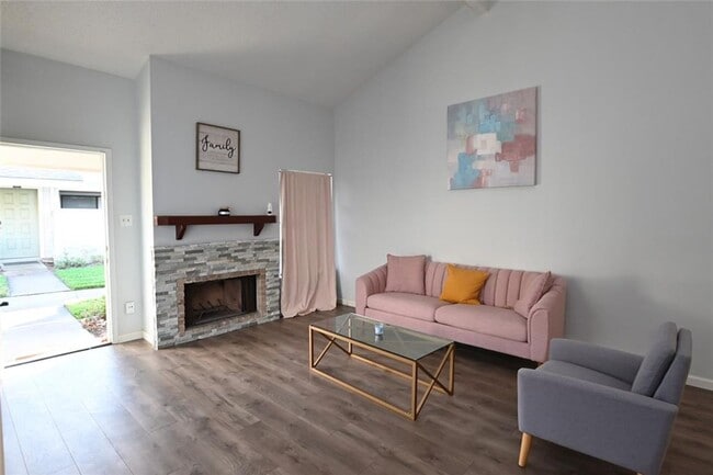Building Photo - Discover Tranquility in This Beautiful Tow...