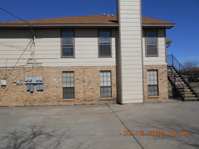 Photo - Nice Four plex unit upstairs in Irving. House