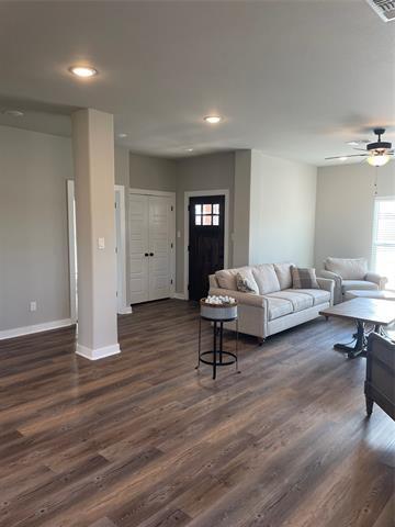 Building Photo - 2109 Juma Dr