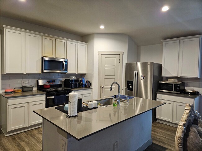 Building Photo - 7831 Murciana Dr