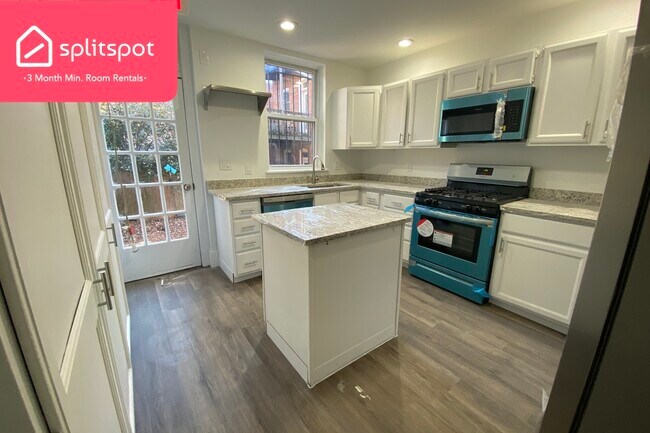 Building Photo - Private room in 9 bedroom Washington Apart...