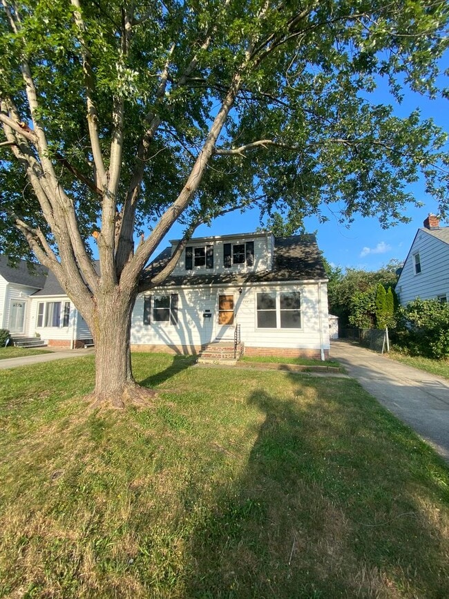Building Photo - 764 E 249th St