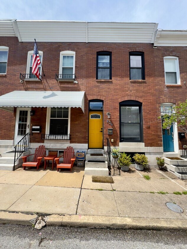Primary Photo - Modern 2-Bedroom Townhome with Stylish Fea...