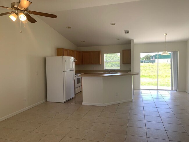 Foto del edificio - ** PET-FRIENDLY 3 Bedroom Duplex in Lehigh...