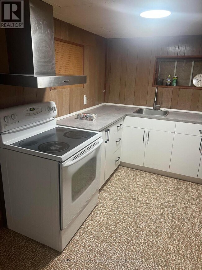 Photo du bâtiment - 1449 Oxford St E