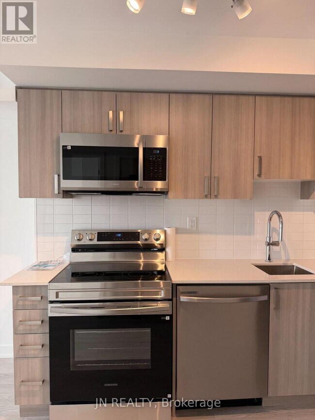 Photo du bâtiment - 1010 Sandy Beach Rd