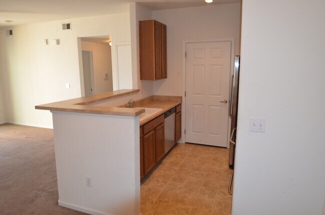 Foto del edificio - Spacious Pet Friendly 2bd/2ba Condo with G...